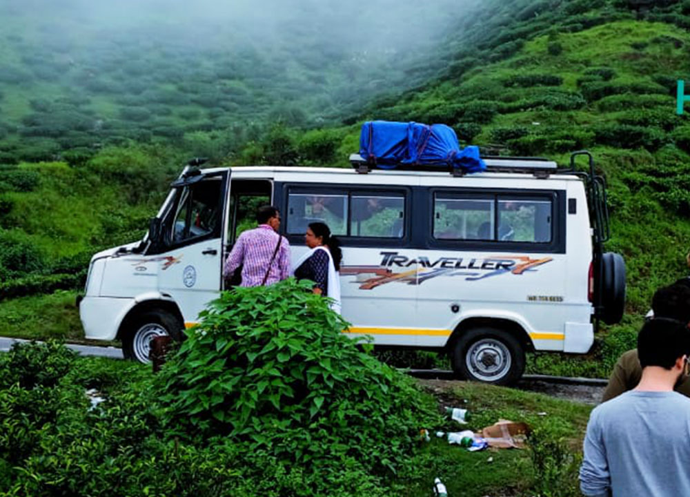 9 Seater Luxury Tempo Traveller